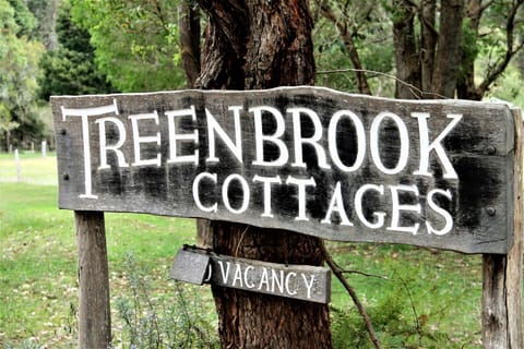 Treenbrook Cottages Chalet in Channybearup