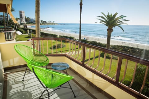 Holidays2Riviera Sea Side Front Beach Wohnung in Sitio de Calahonda