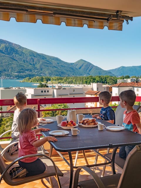 Balcony/Terrace, City view, Lake view, Mountain view, Family