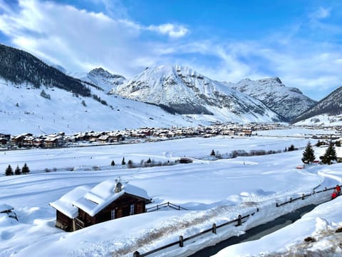 Nearby landmark, Day, Natural landscape, Winter, Mountain view