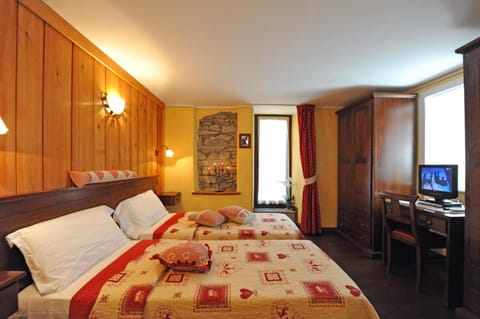 L'Ancien Paquier Chambre D'Hotes Bed and Breakfast in Valtournenche