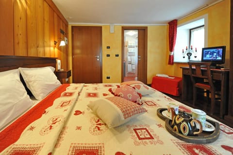 L'Ancien Paquier Chambre D'Hotes Bed and Breakfast in Valtournenche