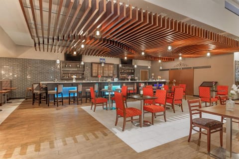 Property building, Restaurant/places to eat, Communal lounge/ TV room, Lounge or bar, Banquet/Function facilities, Seating area, Breakfast