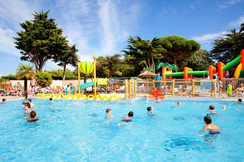 Swimming pool, children, Family