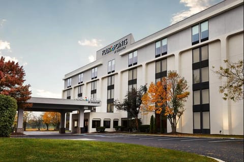 Four Points by Sheraton Chicago Westchester/Oak Brook Hotel in Hillside