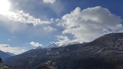 Spring, Balcony/Terrace, Mountain view