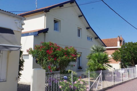 Hôtel L'Arbousier Hotel in Soulac-sur-Mer