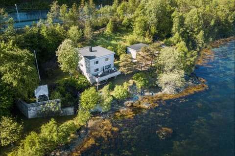 Property building, Bird's eye view, Sea view, Location