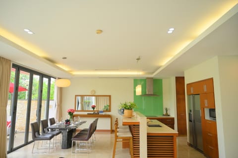Romantic Villa with Private swimming pool, near Danang Golf Course Chalet in Hoa Hai