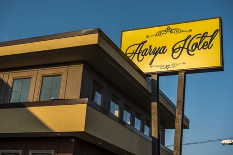 Aarya Hotel By Niagara Fashion Outlets Motel in Niagara Falls