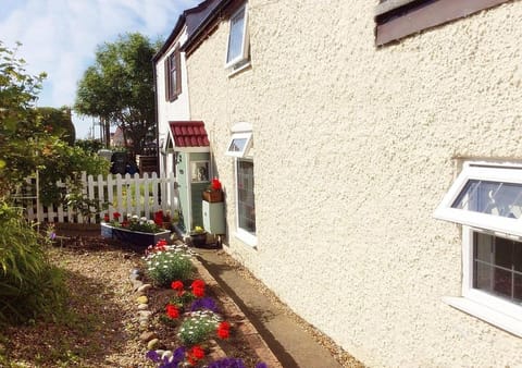 Property building, Spring, Day, Garden, Balcony/Terrace, Beach, Pets, Garden view