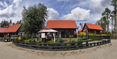 Facade/entrance, BBQ facilities, Garden, Balcony/Terrace