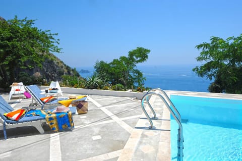 Day, Natural landscape, Summer, Sea view, Swimming pool, sunbed