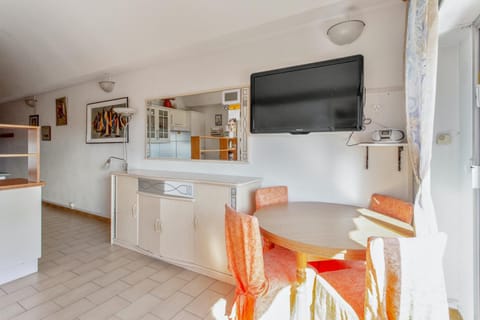 Appartement d'une chambre a Antibes a 300 m de la plage avec vue sur la mer piscine partagee et terrasse amenagee Apartment in Antibes