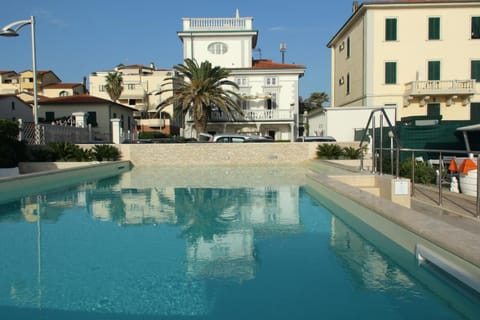 Property building, Day, Swimming pool, Parking