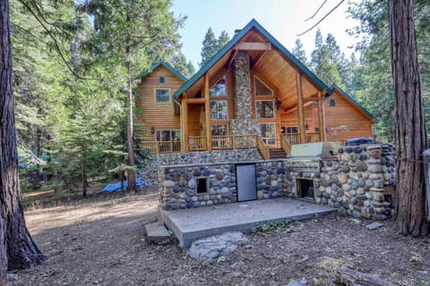 Pinnacle Point House in Shaver Lake