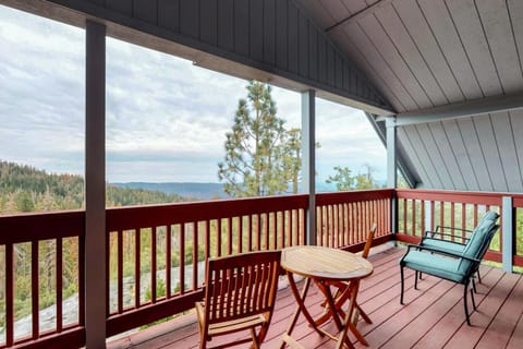 Vista Point House in Shaver Lake