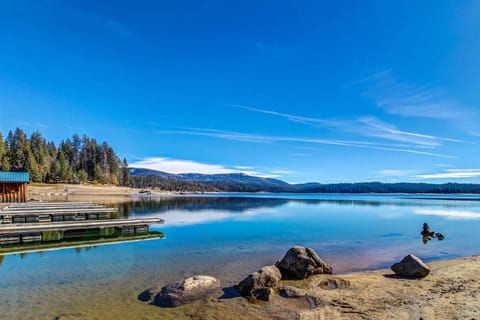 Water's Edge Retreat Maison in Shaver Lake