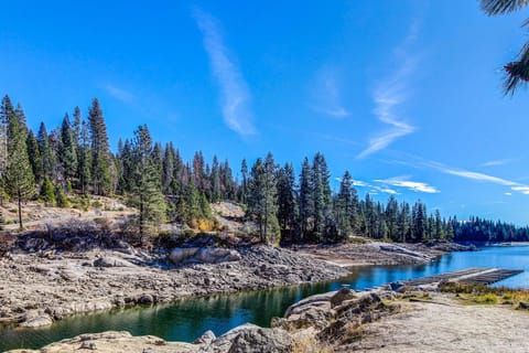 Water's Edge Retreat Maison in Shaver Lake