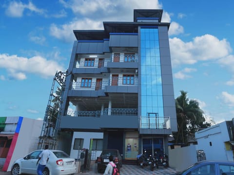 OYO Chaithanya Complex Hotel in Kochi