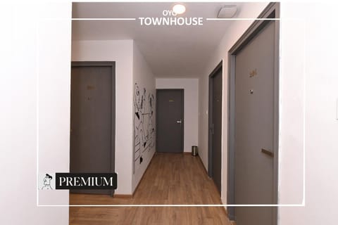 Townhouse Singapore Mall Hotel in Lucknow