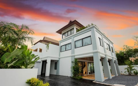 Property building, Facade/entrance, Garden view