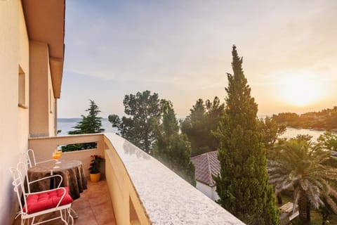 Natural landscape, Summer, View (from property/room), Balcony/Terrace, Photo of the whole room, On site, Guests, Mountain view, Sea view, Sunset