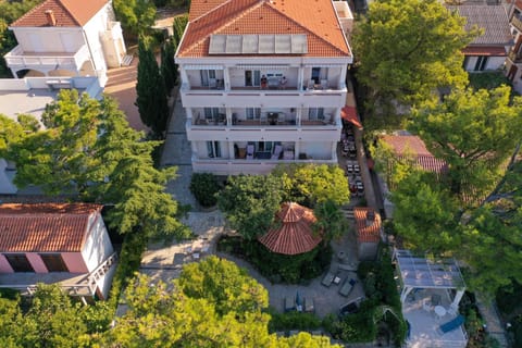 Property building, Restaurant/places to eat, Bird's eye view, Garden