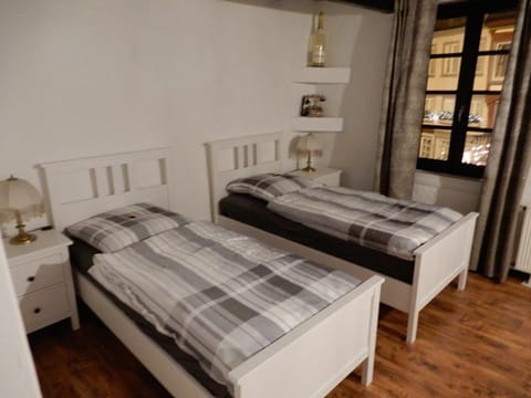 Bed, Bedroom, Street view