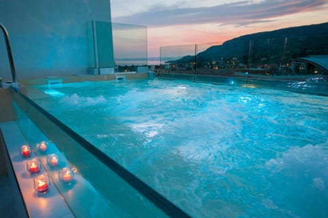 Hot Tub, Sauna, Solarium, Balcony/Terrace, Evening entertainment, Lake view, Swimming pool