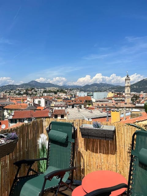 LA CROIX - F3, TERRASSE VUE PANORAMIQUE, VIEUX-NICE Old town and terrace Apartment in Nice