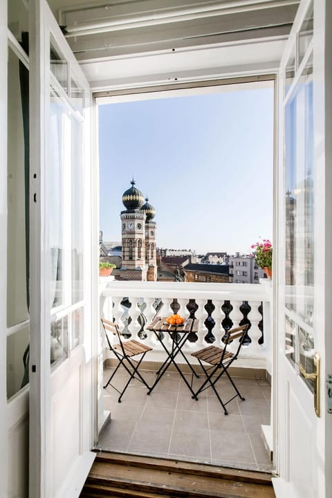 Balcony/Terrace, City view