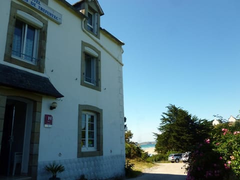 Property building, Facade/entrance, Sea view