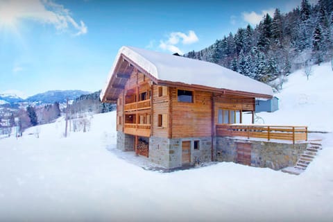 Property building, Day, Natural landscape, Winter, Mountain view