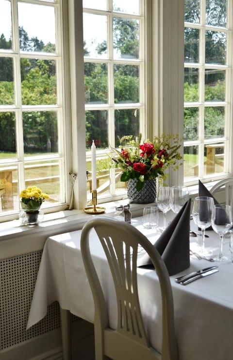 Summer, Garden, Dining area, Food, Garden view, Drinks