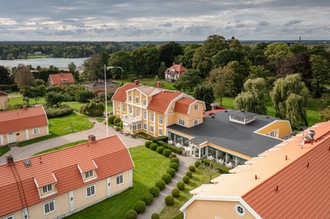 Property building, Facade/entrance, Spring, Day, Natural landscape, Bird's eye view, Summer, Autumn, Inner courtyard view