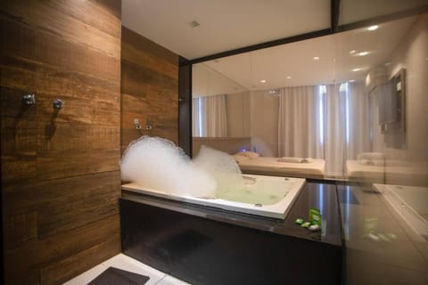 Bed, Hot Tub, Photo of the whole room, Bedroom, Bath