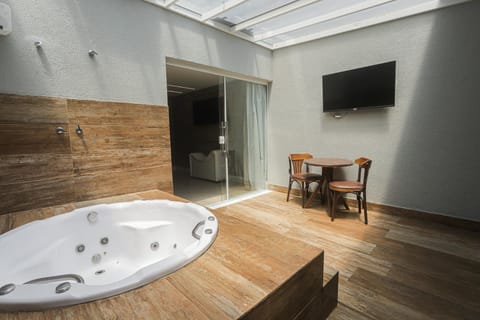 Hot Tub, Bathroom, TV and multimedia, Bath