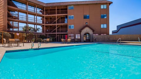 Lompoc Valley Inn and Suites Hotel in Lompoc