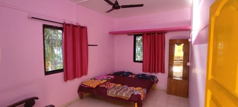 Laxminarayan Cottage Bed and Breakfast in Alibag