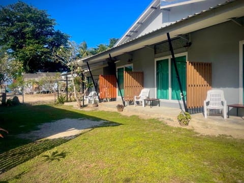 Ozone Beach Huts Campground/
RV Resort in Sala Dan