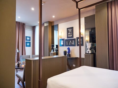 Bed, Photo of the whole room