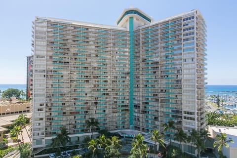 Ilikai Tower 1421 City View 1BR Apartment in Honolulu