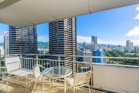 Ilikai Tower 1909 City View 2BR Apartment in Honolulu