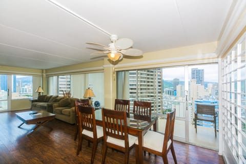 Ilikai Tower 2109 City View 2BR Apartment in Honolulu