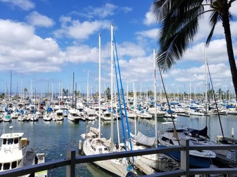 Ilikai Marina 380 Yacht Harbor View 1BR Eigentumswohnung in Honolulu