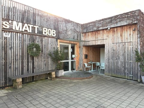 Property building, Facade/entrance