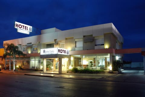 Facade/entrance, Night, Street view