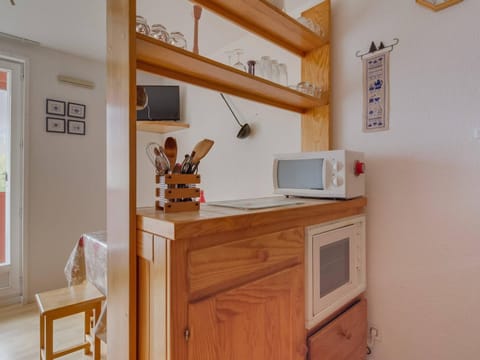 Studio Cabine pour 6 pers avec Balcon, Parking et Wifi - Esquièze-Sère - FR-1-402-30 Apartment in Luz-Saint-Sauveur