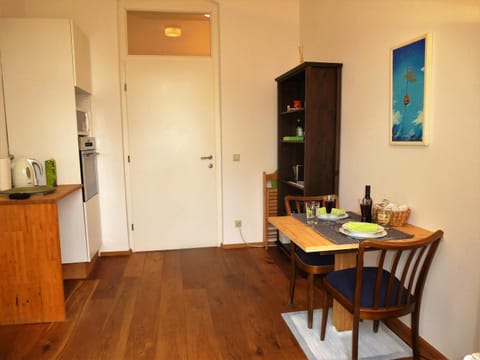 Lovely, central apartment with balcony Condo in Innsbruck